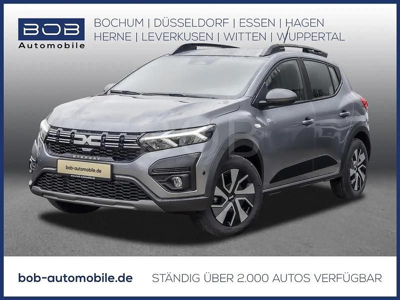 Grau Gebraucht 2025 Dacia Sandero Expression Limousine | 17.887 € - Bild 1/3