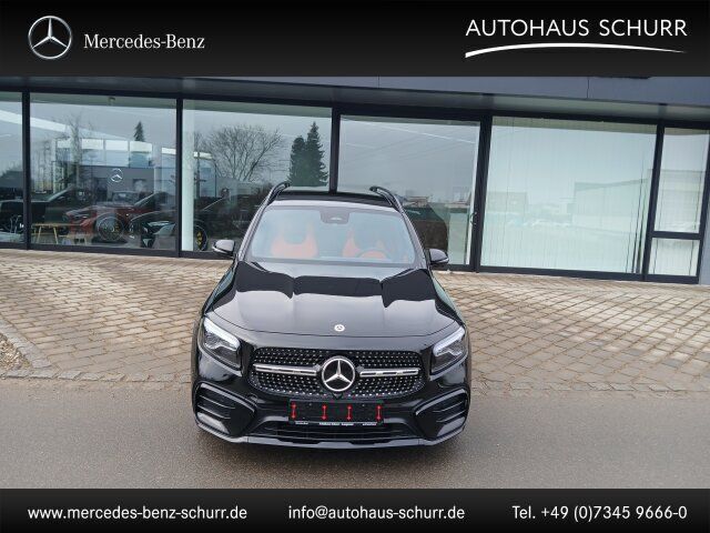 Schwarz Gebraucht 2025 Mercedes GLB220 AMG line SUV | 60.591 € - Bild 1/4