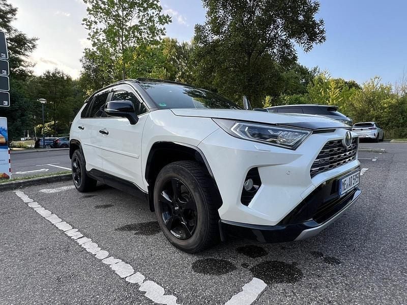 Weiß Gebraucht 2019 Toyota RAV4 SUV | 24.950 € - Bild 1/4