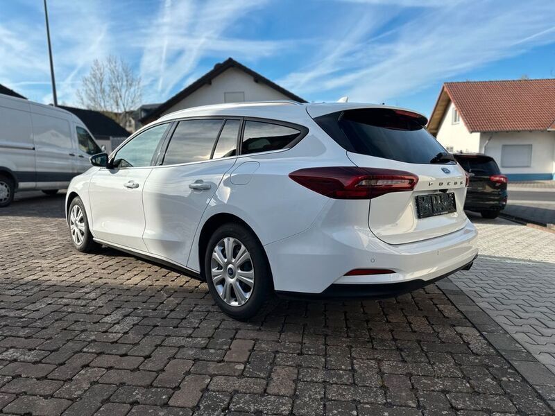 Gebraucht Ford Focus Titanium 120 PS (88 kW) 2023 Weiß Limousine