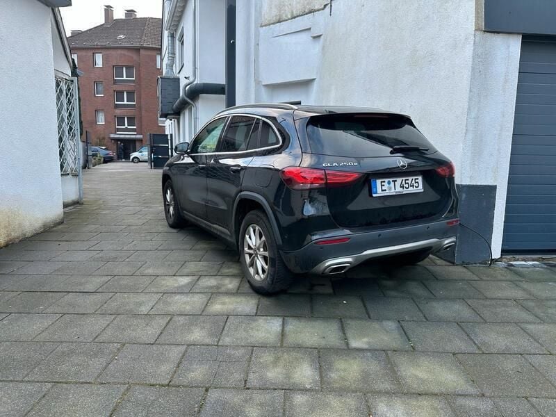 Schwarz Gebraucht 2021 Mercedes GLA250 Style SUV | 27.999 € (Superpreis) - Bild 1/4