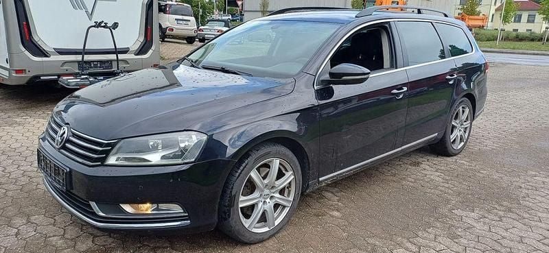 Schwarz Gebraucht 2012 VW Passat Comfortline Kombi | 5.490 € (Etwas zu teuer) - Bild 1/4