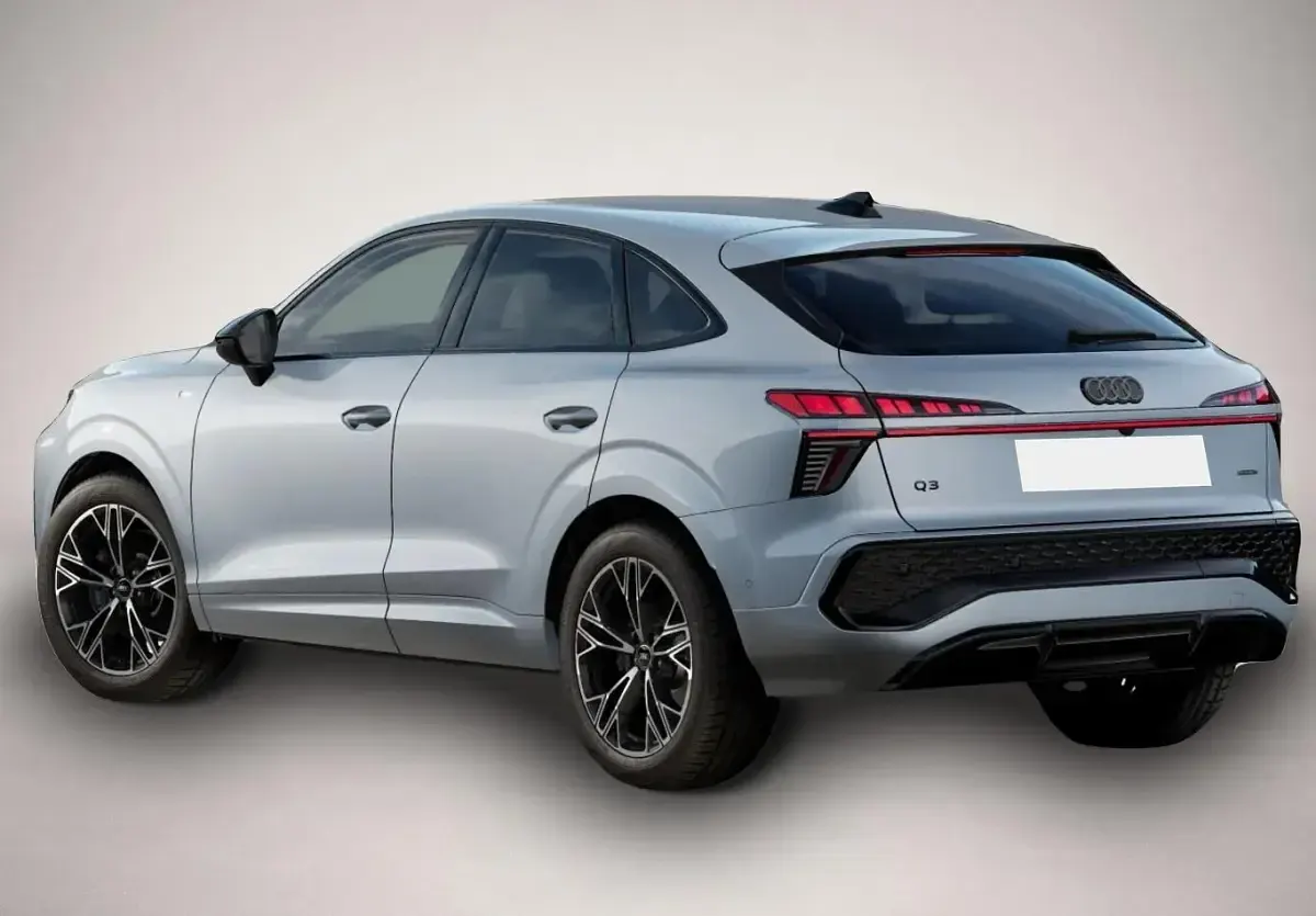 Neu Audi Q3 Sportback Comfort 265 PS (194 kW) 2026 Manufacturer SUV