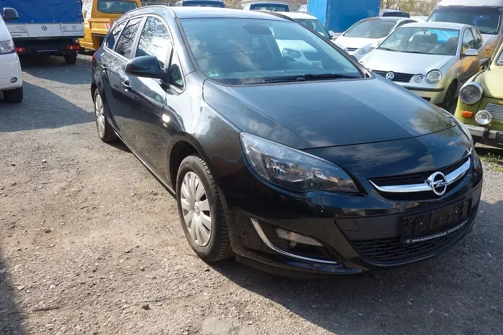 Second-hand Opel Astra Active 120 CP (88 kW) 2013 Negru Break