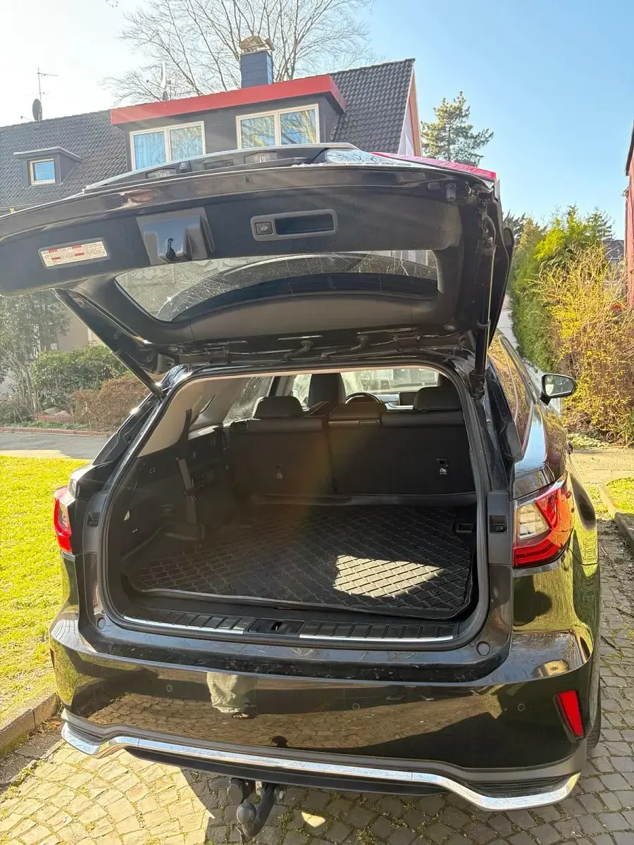 Second-hand Lexus RX450h+ 313 CP (230 kW) 2019 Negru SUV