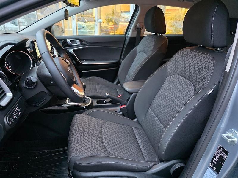 Gebraucht Kia Ceed Vision 160 PS (117 kW) 2021 Silber Kleinwagen