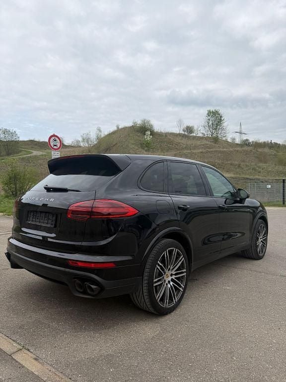Second-hand Porsche Cayenne Platinum Edition 262 CP (192 kW) 2017 Negru SUV
