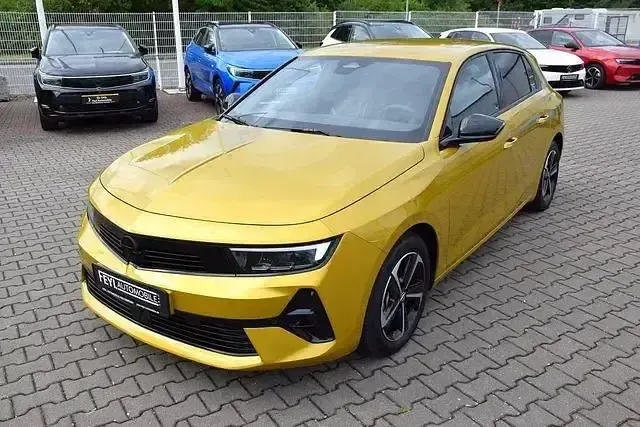 Gebraucht Opel Astra 131 PS (96 kW) 2025 Gelb Kleinwagen