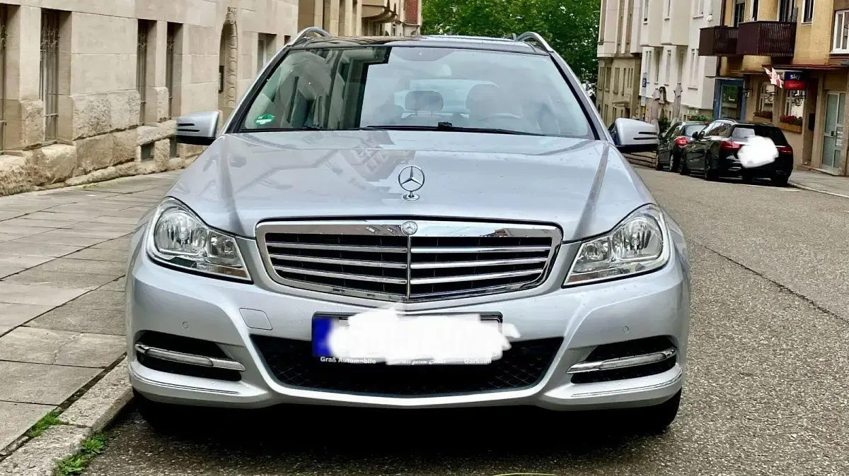 Gebraucht Mercedes C250 Elegance 204 PS (150 kW) 2012 Silber Limousine
