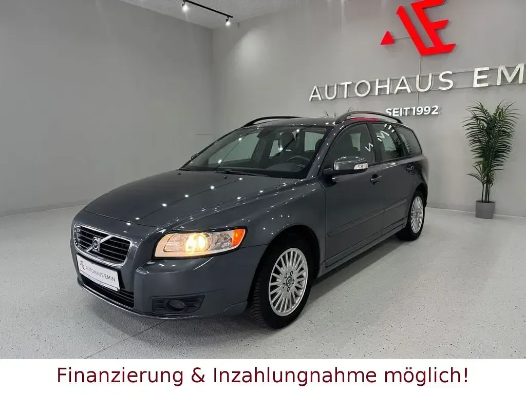 Gebraucht Volvo V50 Momentum 145 PS (106 kW) 2008 Titanium grey pearl / metallic Kombi