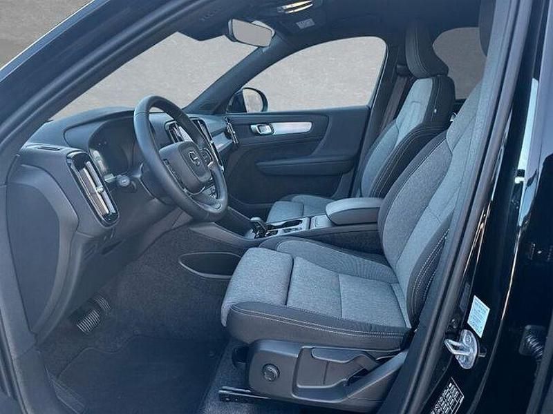 Gebraucht Volvo XC40 Core 163 PS (119 kW) 2024 Onyx schwarz SUV
