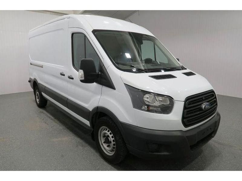 Gebraucht Ford Transit 105 PS (77 kW) 2018 Frostweiss Van
