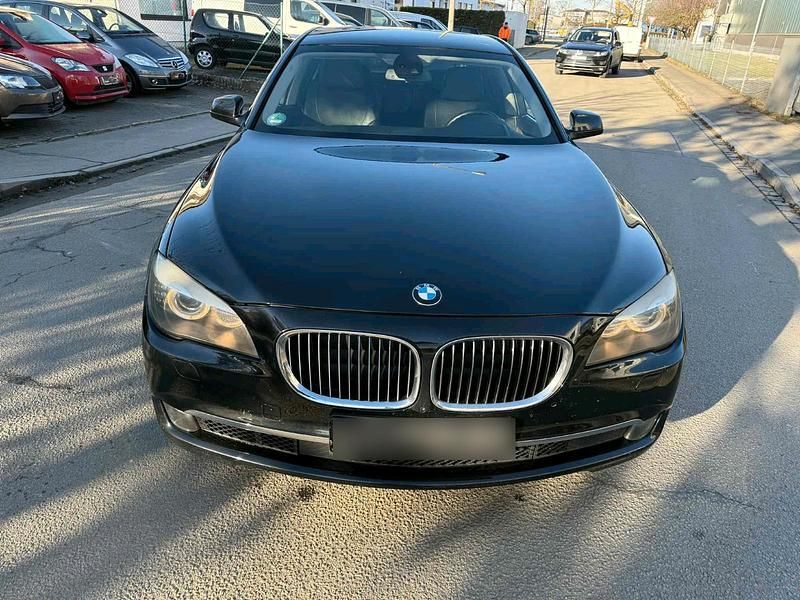 Gebraucht BMW 740 306 PS (225 kW) 2011 Schwarz Limousine