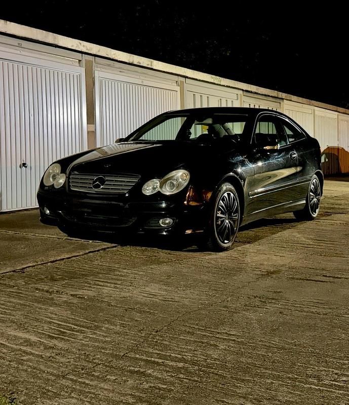 Schwarz Gebraucht 2005 Mercedes C180 Coupé | 4.000 € (Fairer Preis) - Bild 1/4