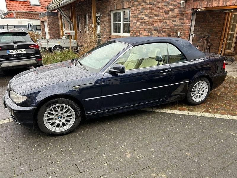 Blau Gebraucht 2006 BMW 318 Cabriolet Exclusive Cabrio | 3.900 € (Superpreis) - Bild 1/4
