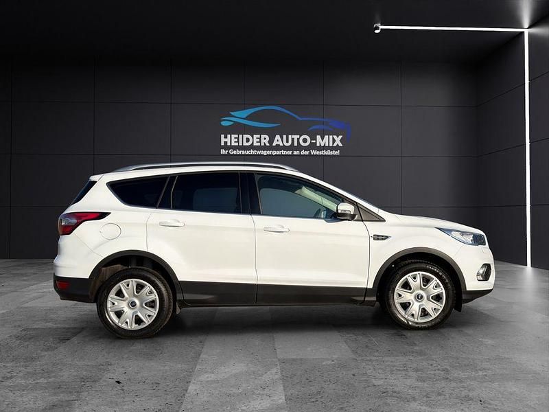 Gebraucht Ford Kuga Trend 120 PS (88 kW) 2018 Weiß SUV