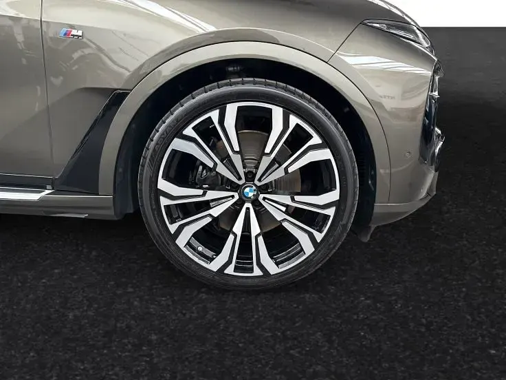 Gebraucht BMW X7 M Sport 352 PS (258 kW) 2025 Manhattan metallic SUV