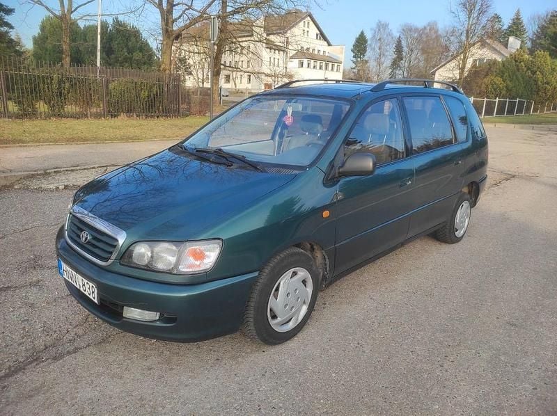 Grün Gebraucht 1999 Toyota Picnic Van / Kleinbus | 2.999 € - Bild 1/4