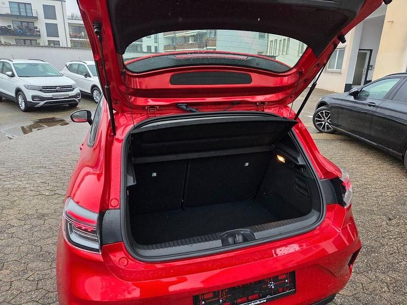 Gebraucht Renault Clio V 143 PS (105 kW) 2024 Rot Limousine