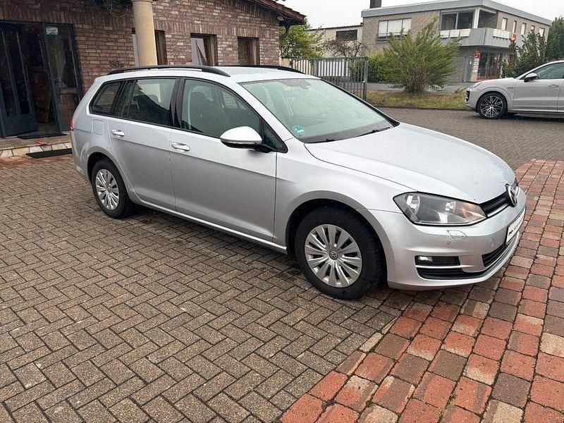 Silber Gebraucht 2016 VW Golf VII Trendline Kombi | 7.450 € (Guter Preis) - Bild 1/4