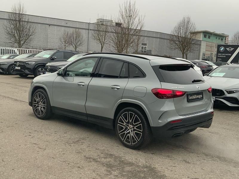 Gebraucht Mercedes GLA200 AMG 150 PS (110 kW) 2026 Grau SUV