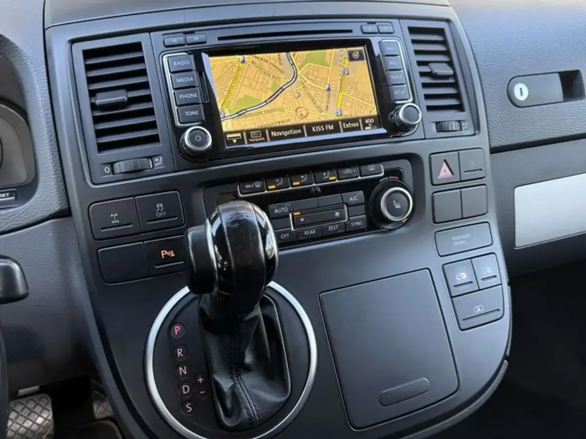 Gebraucht VW Multivan Highline 179 PS (131 kW) 2012 Dark wood perleffekt Van / Kleinbus