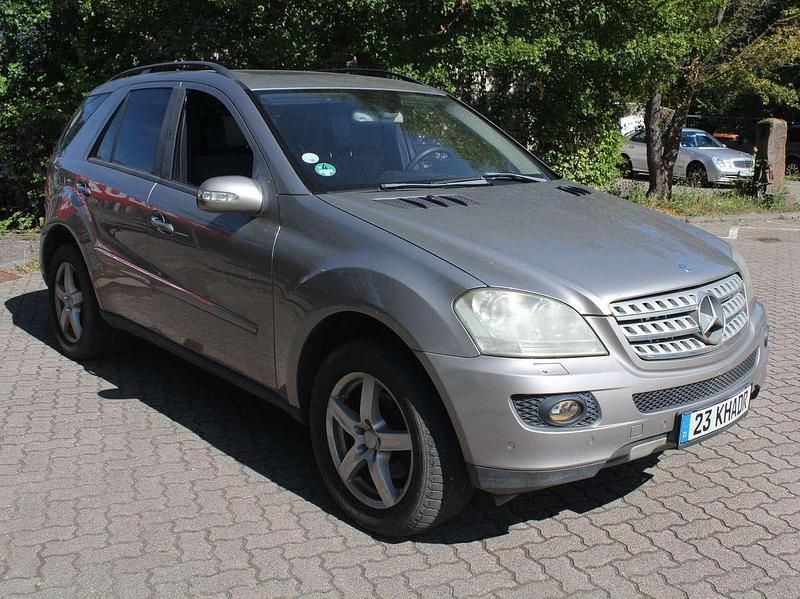 Second-hand Mercedes ML320 224 CP (164 kW) 2006 Argintiu SUV