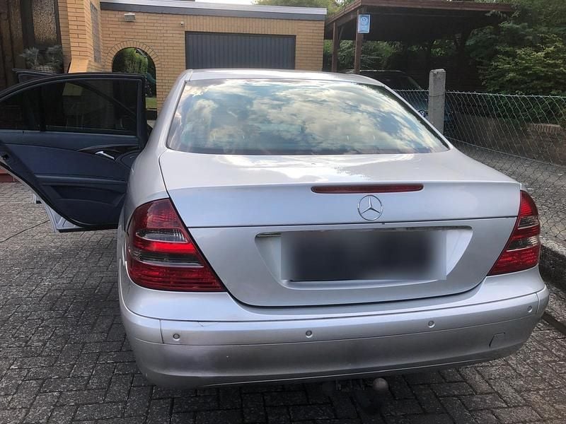Gebraucht Mercedes E200 125 PS (91 kW) 2004 Silber Limousine