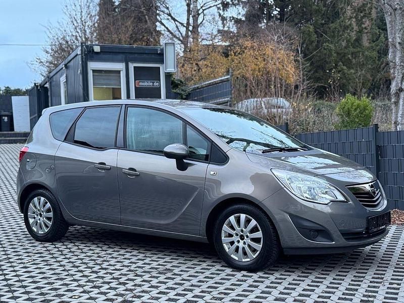 Braun Gebraucht 2011 Opel Meriva Design Edition Van / Kleinbus | 4.699 € (Guter Preis) - Bild 1/4
