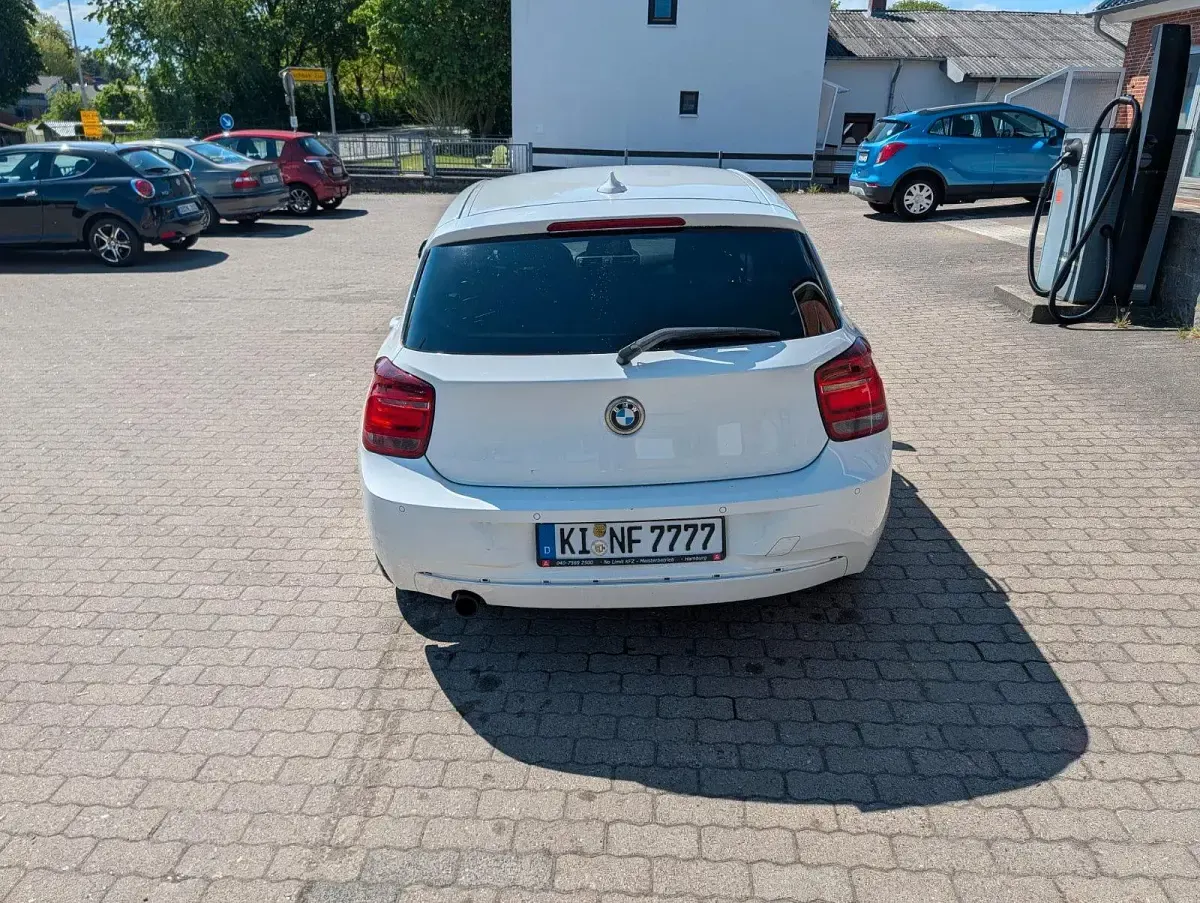 Gebraucht BMW 114 102 PS (75 kW) 2013 Weiß Kleinwagen