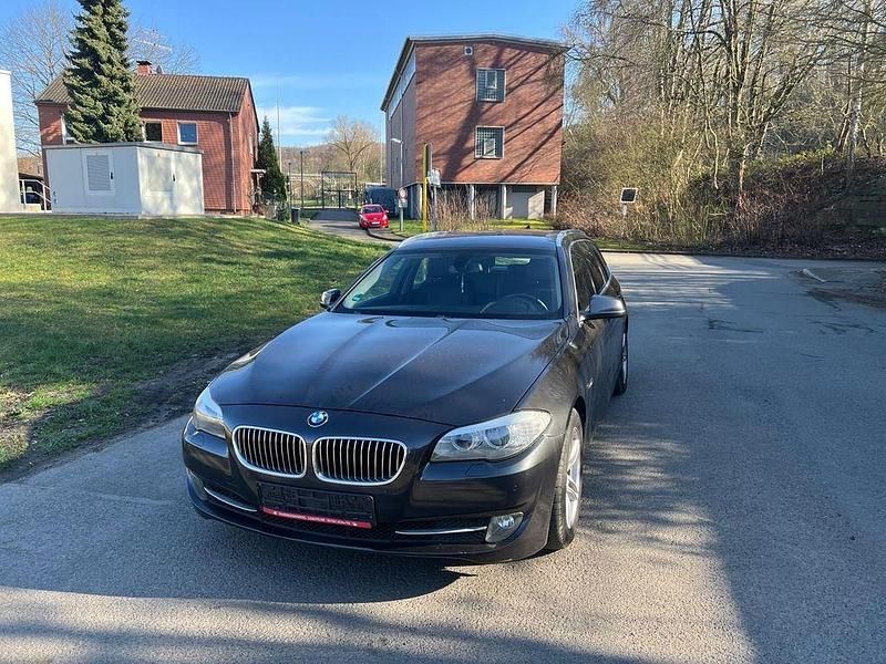 Gebraucht BMW 520 Luxury Line 184 PS (135 kW) 2013 Grau Kombi