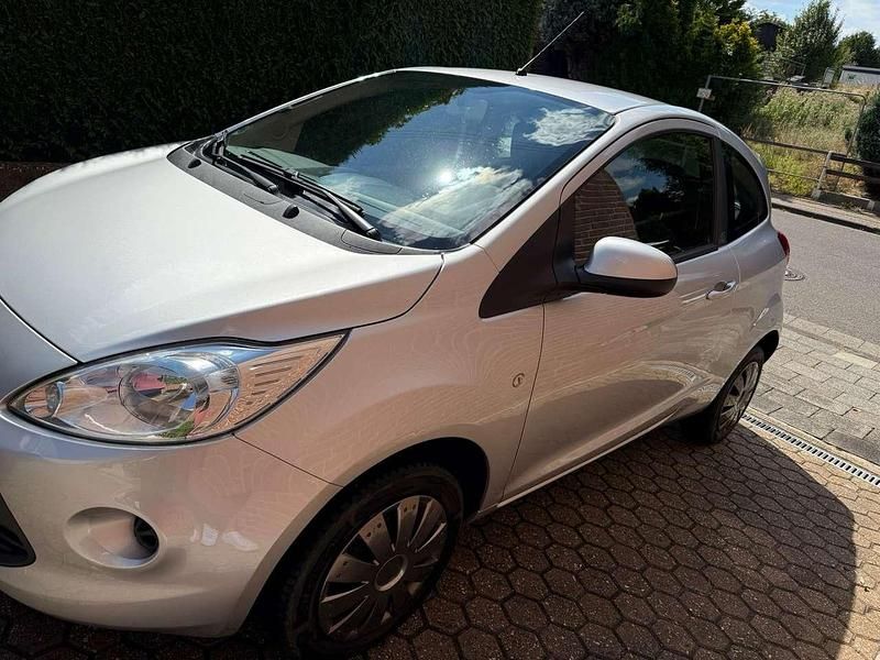 Silber Gebraucht 2016 Ford Ka Kleinwagen | 4.300 € (Fairer Preis) - Bild 1/4