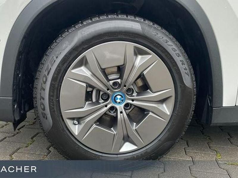 Gebraucht BMW iX1 Performance 230 kW (313 PS) 2023 Alpinweiß uni SUV