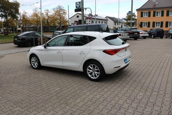 Weiß Gebraucht 2022 Seat Leon Style Kleinwagen | 16.510 € (Fairer Preis) - Bild 1/4