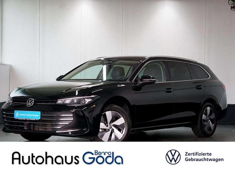 Grenadillschwarz (metallic) Gebraucht 2024 VW Passat Business Kombi | 32.450 € (Fairer Preis) - Bild 1/4