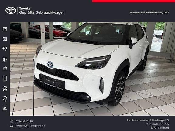 Schneeweiß Gebraucht 2023 Toyota Yaris Hybrid Connect Style | 25.490 € (Fairer Preis) - Bild 1/4