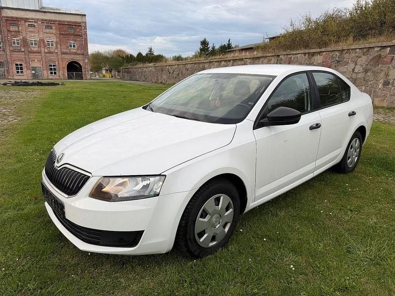 Weiß Gebraucht 2013 Skoda Octavia Limousine | 4.899 € (Superpreis) - Bild 1/4