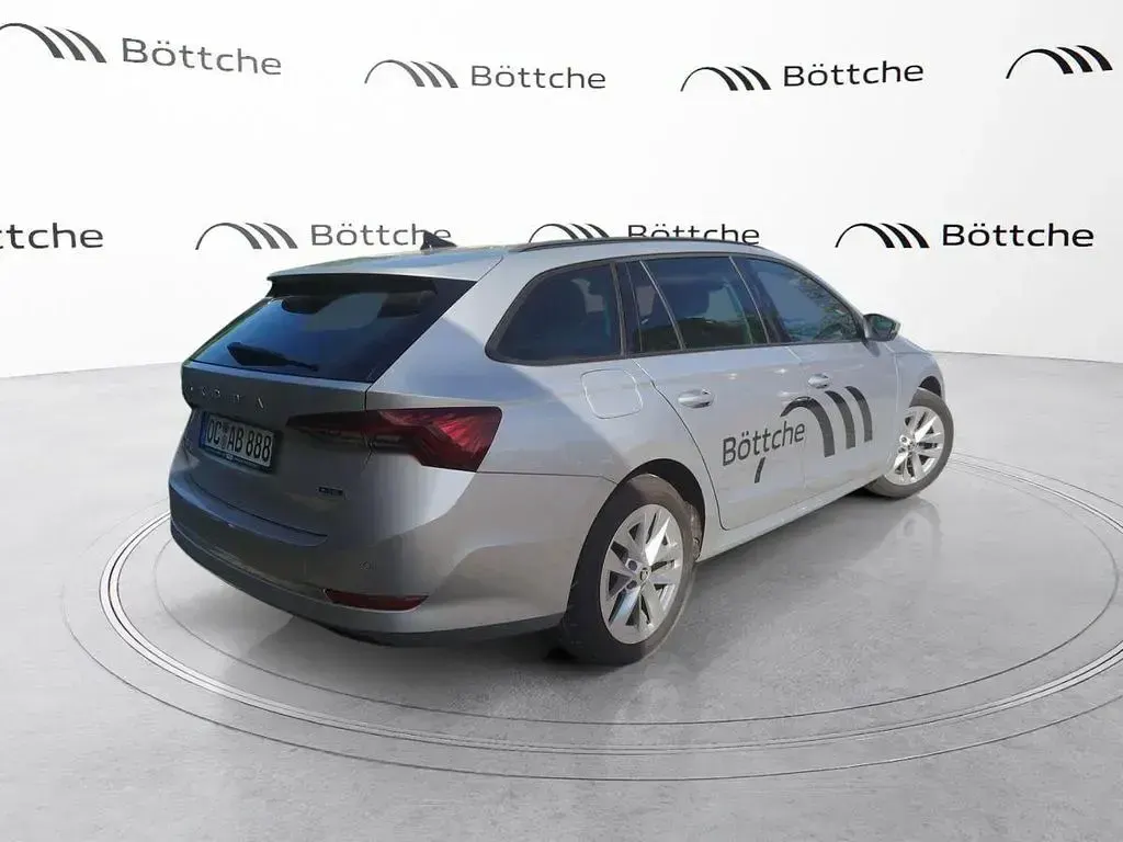 Gebraucht Skoda Octavia Style 150 PS (110 kW) 2023 Brilliantsilber metallic Kombi
