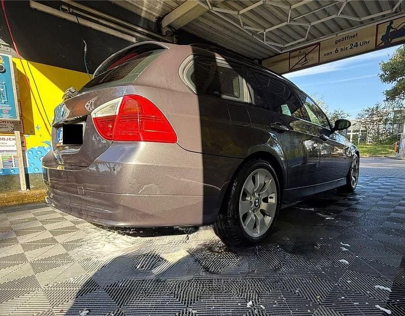 Gebraucht BMW 318 129 PS (94 kW) 2006 Grau Limousine