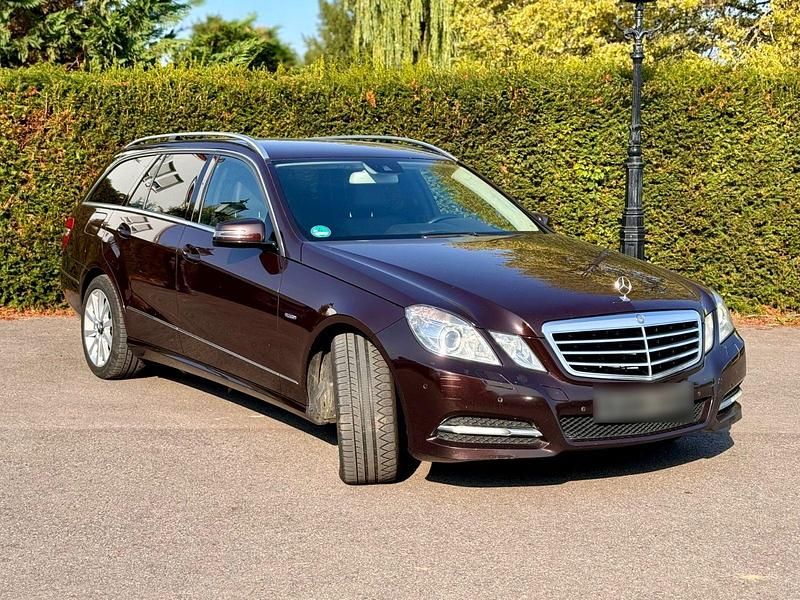 Gebraucht Mercedes E350 Avantgarde 265 PS (194 kW) 2012 Braun Kombi