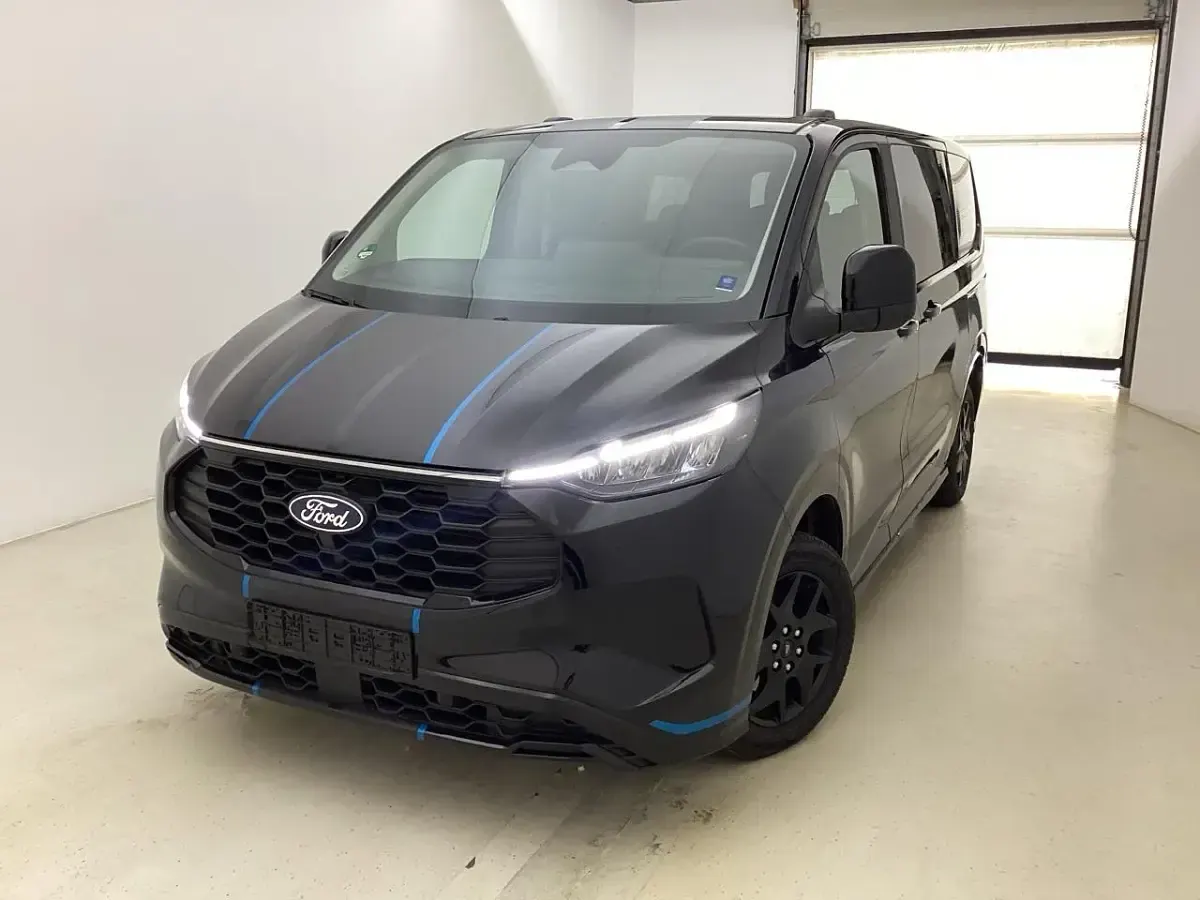 Gebraucht Ford Tourneo Custom Sport 233 PS (171 kW) 2025 Agate black Van