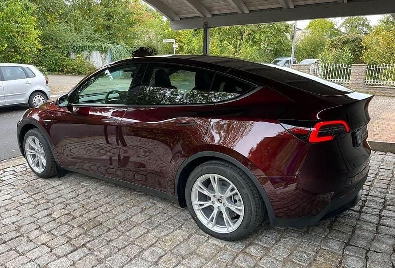 Gebraucht Tesla Model Y Standard Range 219 kW (299 PS) 2024 Rot SUV