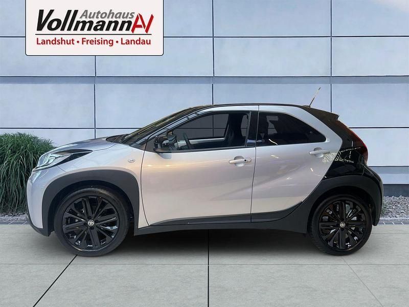 Neu Toyota Aygo X 72 PS (52 kW) 2025 Violett SUV