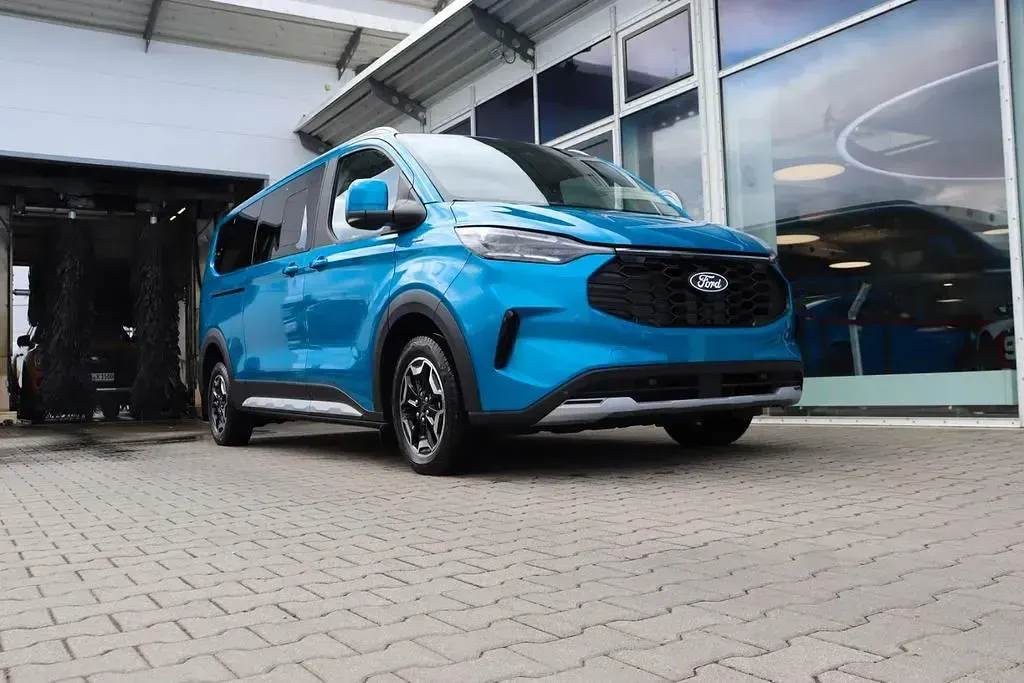 Neu Ford Tourneo Active 170 PS (125 kW) 2026 Digital aqua blue metallic Van / Kleinbus