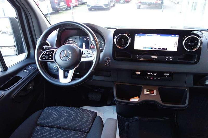 Gebraucht Mercedes Sprinter 190 PS (139 kW) 2023 Teonitgrau Van