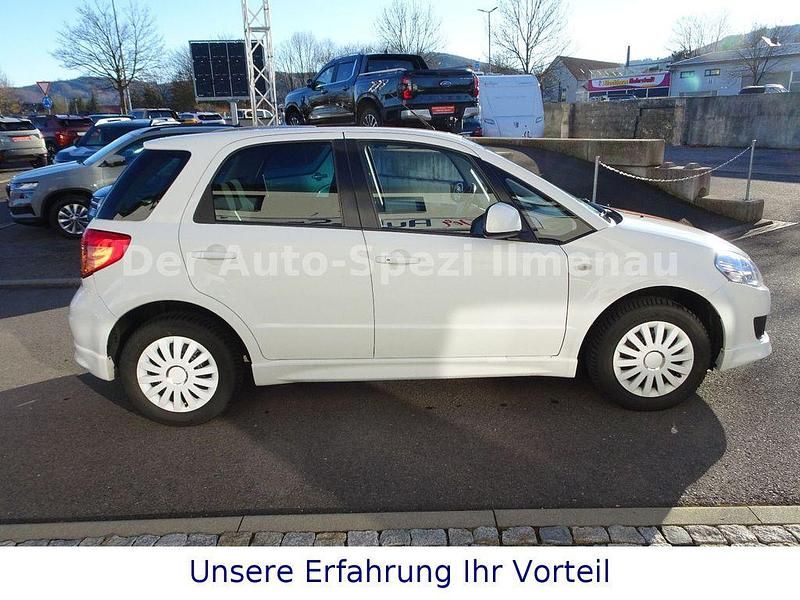 Gebraucht Suzuki SX4 Comfort 107 PS (78 kW) 2009 Weiß SUV