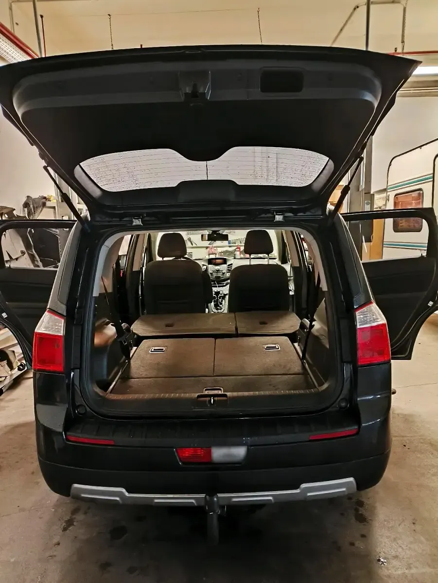 Gebraucht Chevrolet Orlando LT 163 PS (119 kW) 2012 Schwarz Van / Kleinbus