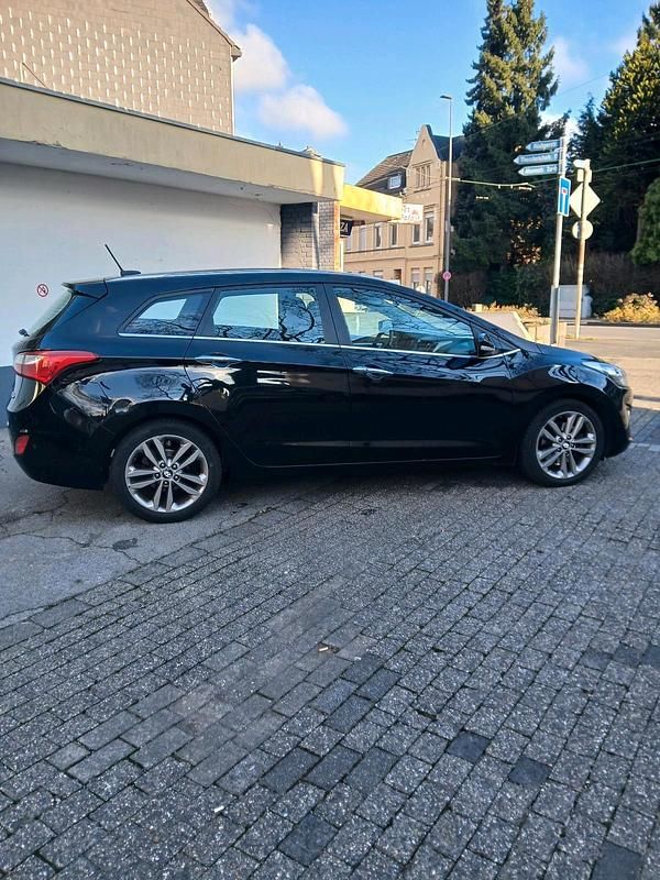 Schwarz Gebraucht 2015 Hyundai i30 Kombi | 8.000 € (Fairer Preis) - Bild 1/4