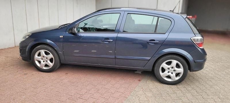 Gebraucht Opel Astra 105 PS (77 kW) 2007 Schwarz Limousine