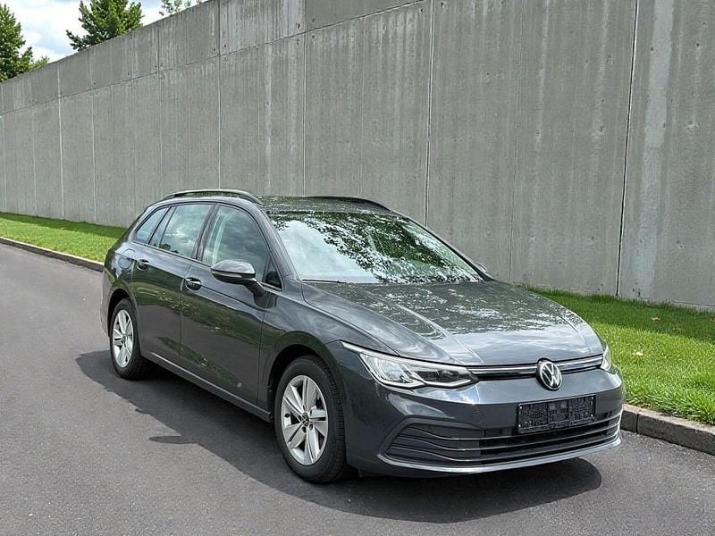 Grau Gebraucht 2022 VW Golf VIII Life Limousine | 12.200 € - Bild 1/4